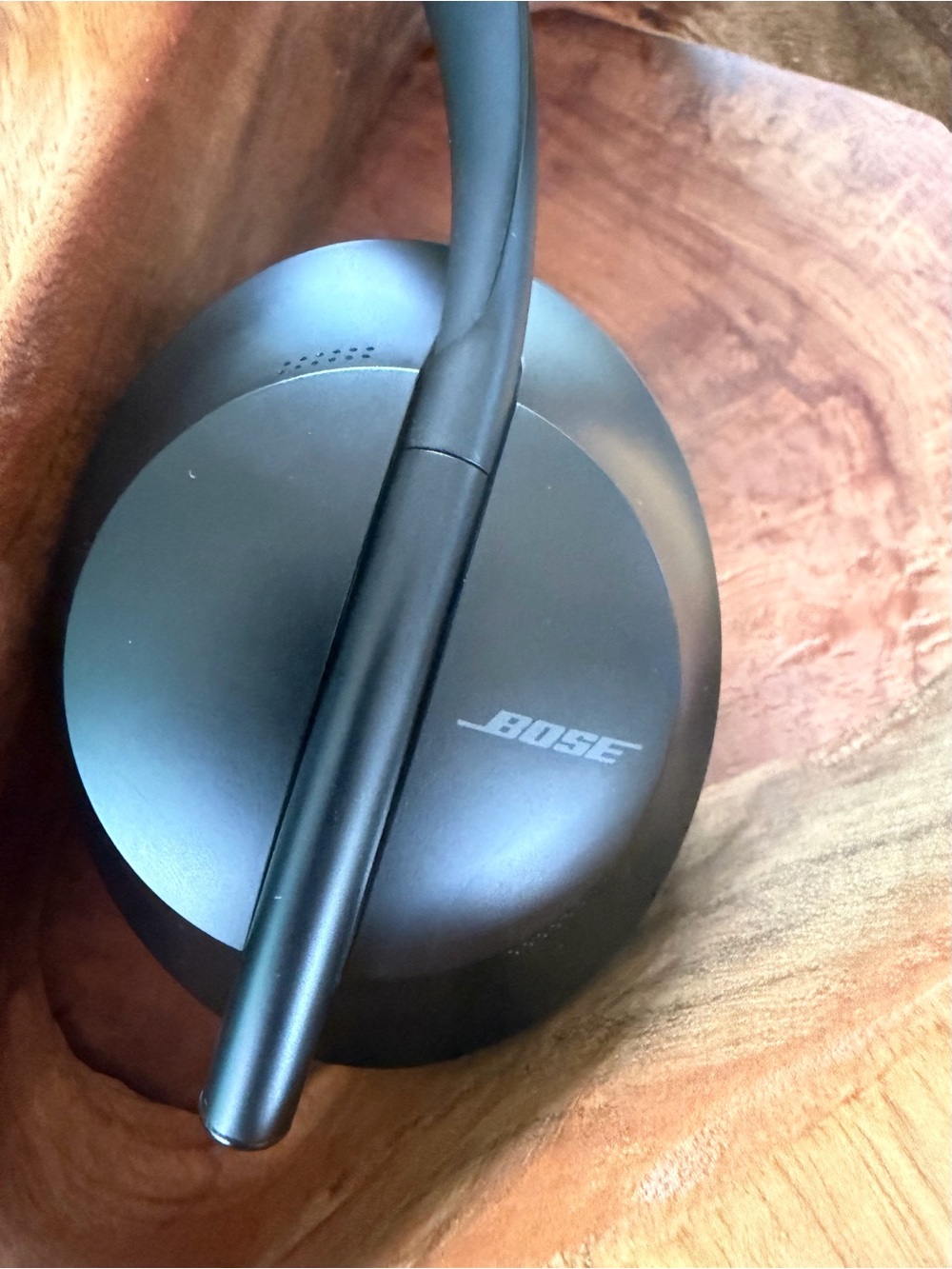 Bose Over-Ear Wireless Headphones — Like New With Carrying Case - Picture 3 of 6
